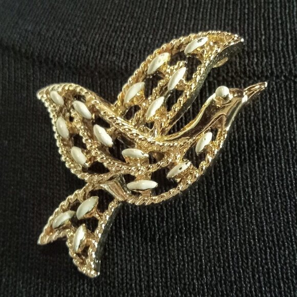 Vintage Gold-Tone Twist White Enamel Bird Pin Brooch Pendant - Picture 1 of 4